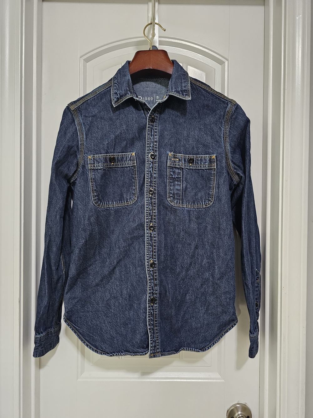 Gap 1969 Vtg Men's Indigo Denim Button-Down Shirt with Chest Pockets